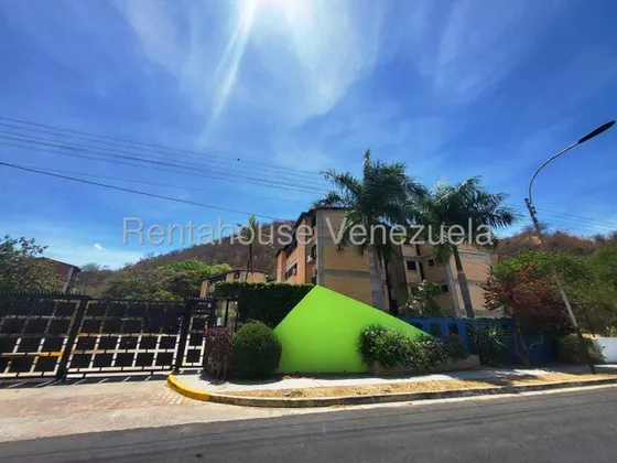 Se Vende Acogedor Apartamento En Bello Conjunto Cerrado De Turmero Urb La Laguna I, 25-19561 Hc