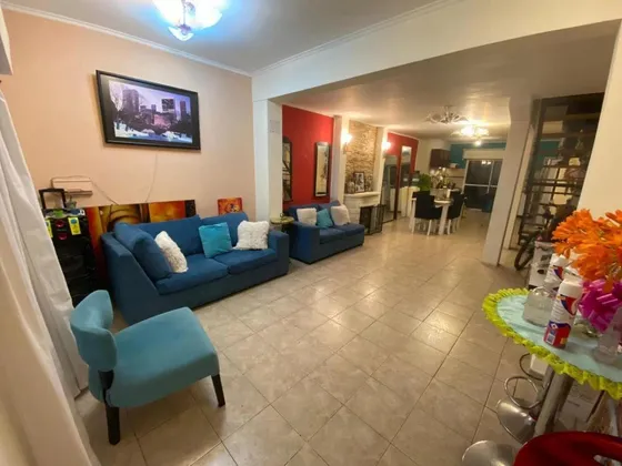Casa En Venta - 3 Dormitorios 2 Baños - 378mts2 - El Palomar, Morón