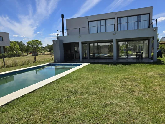 Alquiler Y Venta Casa Puertos Del Lago Con Pileta
