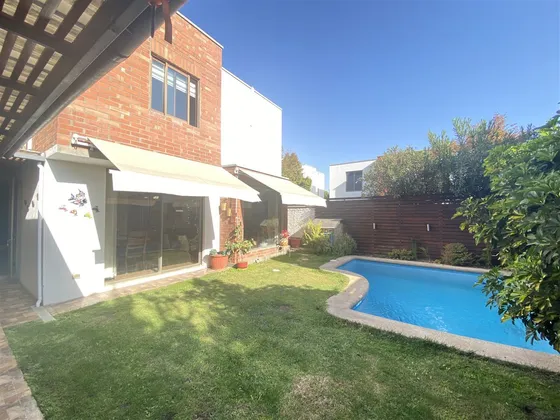Casa En Venta De 4 Dorm. En Huechuraba