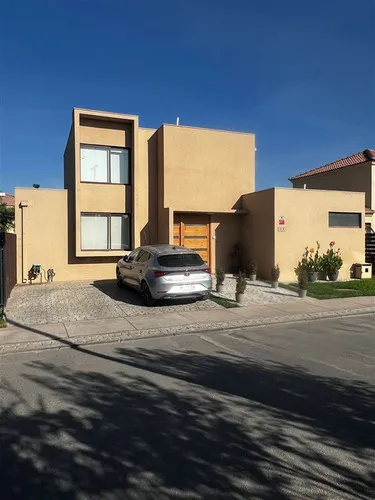Se Vende Casa De 3d/4b, Cond. La Laguna. Padre Hurtado