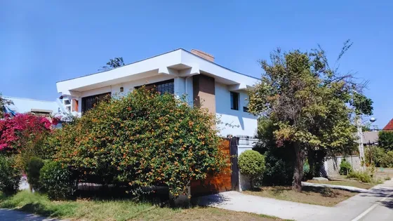 Venta Casa. 3d 2b. Remodelada. Seguridad Y Conectividad