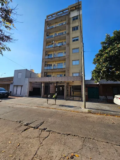 Alquiler 2 Ambientes 6to Piso Al Frente En Caseros!