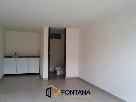 Venta De Local Comercial En Los Cambulos