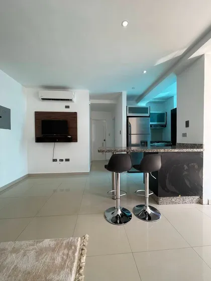 En Alquiler Apartamento Amoblado En Res. Sevilla Real Planta 50%