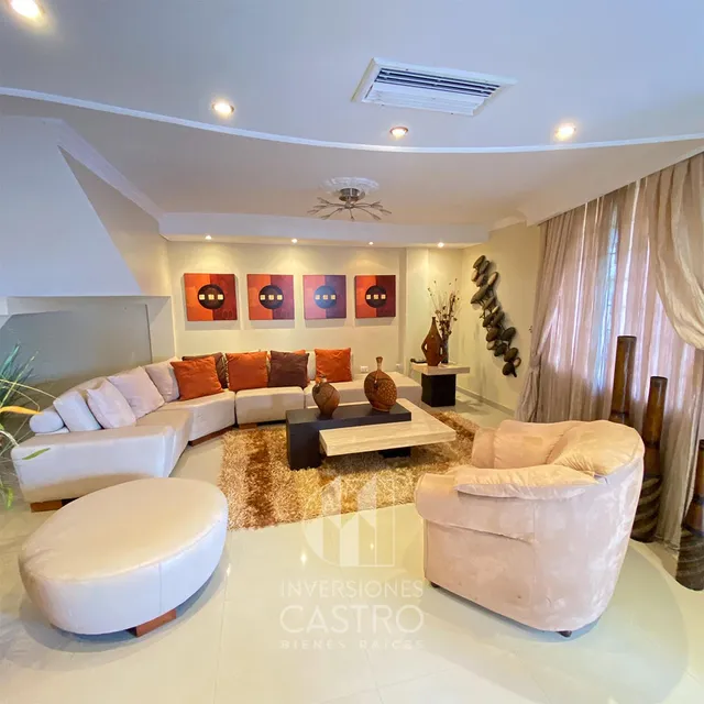 ¡bajó De Precio! En Venta: Exclusiva Casa Con Acabados De Lujo, Amoblada Y Lista Para Mudarse. Ubicada En Urb. Villa Granada C.r. Granada Hills. Circuito Cerrado Y Vigilancia Las 24hrs.