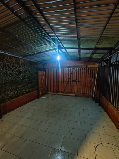 Casa Para Remodelación Con Antejardín Y Buena Conectividad