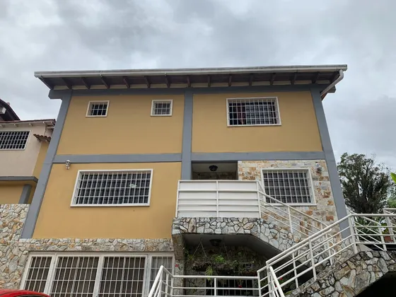 Venta De Hermosa Casa En Carrizal, Miranda Urbanización Colinas