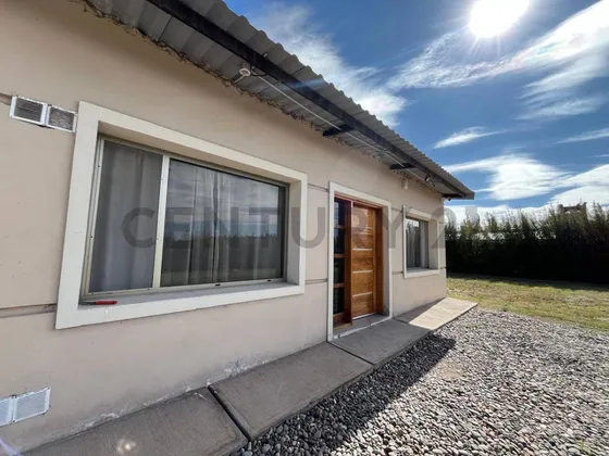 Venta Casa 2 Ambientes Con Amplio Terreno En San Rafael