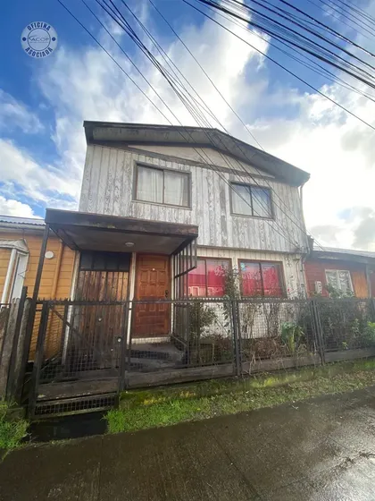 Vendemos Amplia Casa En La Ciudad De Valdivia.