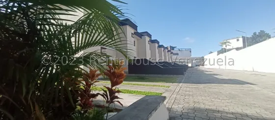Florangel Pernaleta ,vende, Town-houses,  En San Felipe  Fp # 24-13049 