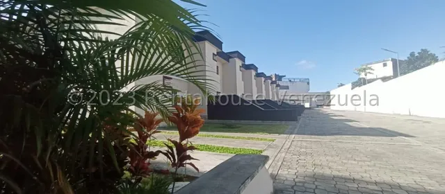 Florangel Pernaleta ,vende, Town-houses,  En San Felipe  Fp # 24-13049 