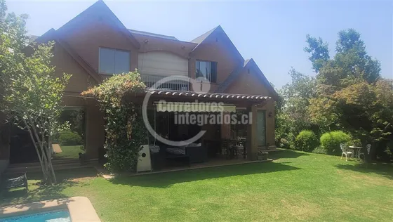 Casa En Venta De 5 Dorm. En Lo Barnechea Condominio Almagro