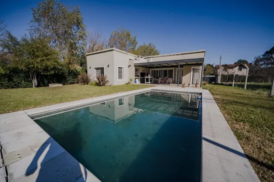 Venta Casa 4 Ambientes En Parque Sakura - Permuta