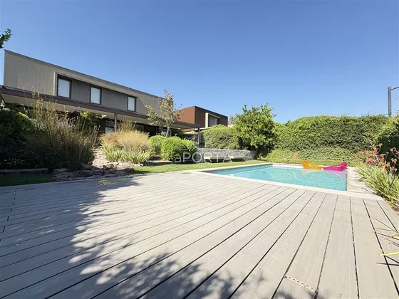 Piscina Temperada / Condominio Cerrado / Paneles Solares 
