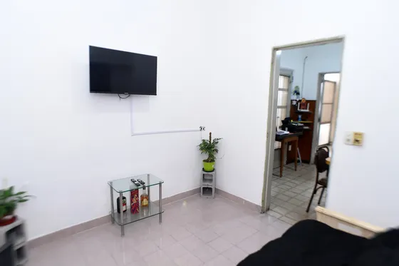 Casa En Venta 3 Ambientes A Refaccionar Con Garage Y Quincho