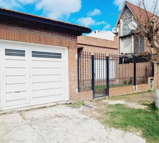 Venta Casa De 3 Amb, Con Patio Y Cocheras, En Pablo Podestá