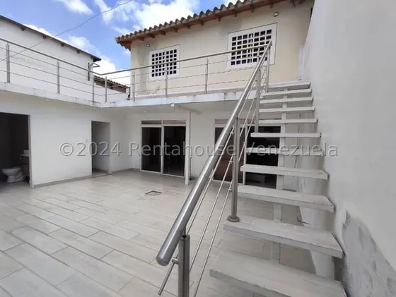 Townhouse En Venta Guatire  Villas De Buenaventura 24-21671