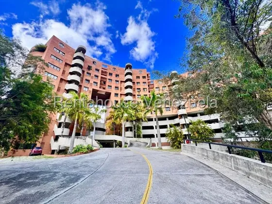 Cf // El Mayor Atractivo De Este Bello Apartamento Es Que Todas Las Vistas Estan Orientadas Hacia La Montana Brindando Paz Y Paisaje Natural. En Venta - Monterrey // Mls #26-14670
