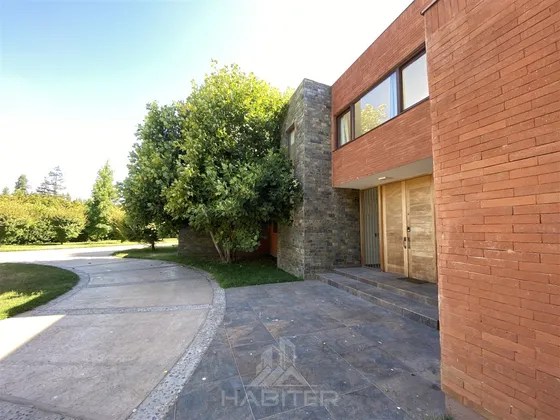 Casa En Venta De 4 Dorm. En Curicó