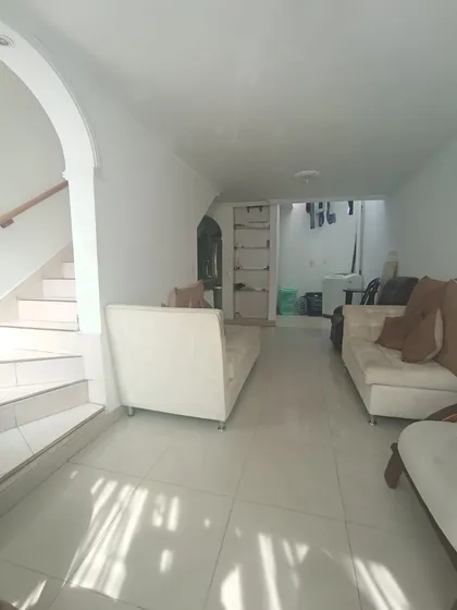 (im) Casa En Venta En La America. Casa Sola De Tres Niveles Con Garaje