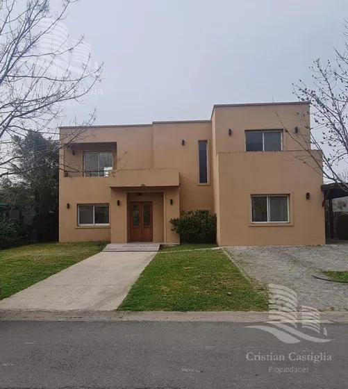 Casa En Venta San Isidro Labrador - 5 Ambientes Con Dependencia De Servicio