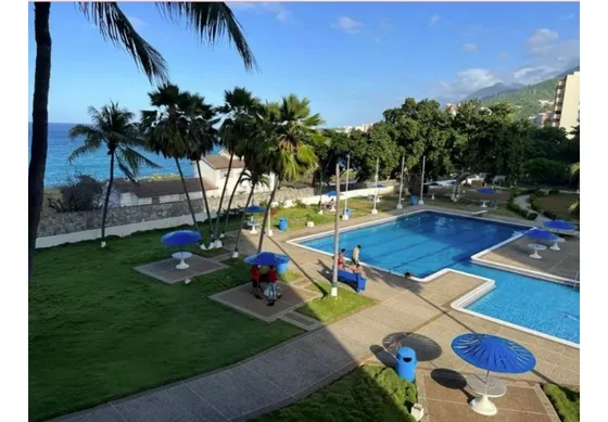 Alquiler Apartamento Residencial Con Estacionamiento En Macuto Urb 15 