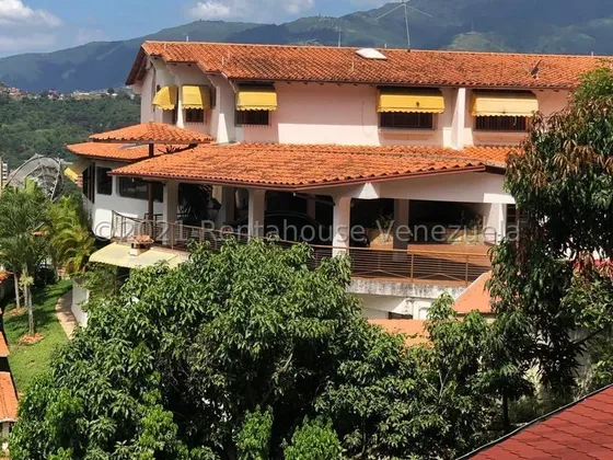 A.s Espectacular Quinta De 1200mts2. Venta En Colinas De Santa Mónica Cuenta Con Piscina, Jardín Y Parrillera Yf 22-2060