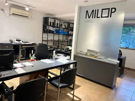 Venta Oficina Con Dos Privados Y Zona Común- Area Tribunales