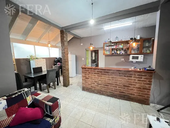 Venta Casa 4 Ambientes Con Patio Y Terraza En Wilde