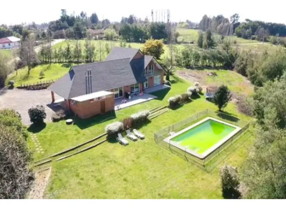 Remodelada, 250m2 En Terreno De 5000m2, En Condominio