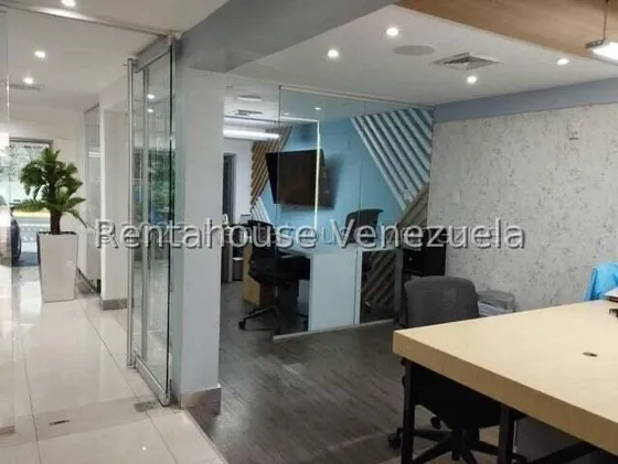 Alquiler De Exclusiva Casa Comercial En Pb A Pie De Calle , Urb. Chuao
