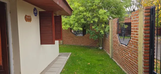 Alquilo Luminosa Casa Amueblada De Dos Dormitorios Y Un Baño