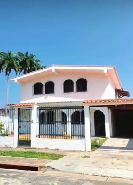  253005   Venta Hermosa Casa En Trigal Sur, Calle Cerrada  Fp