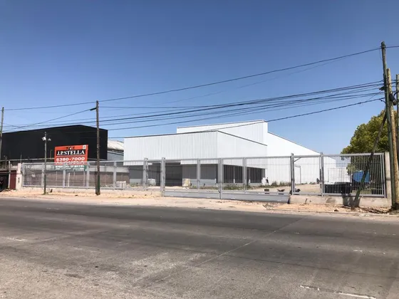 Fracción Industrial Con Local, Galpones Y Estacionamiento  2440 M² Cub. Y 3.267 M² Libres - 9 De Abril