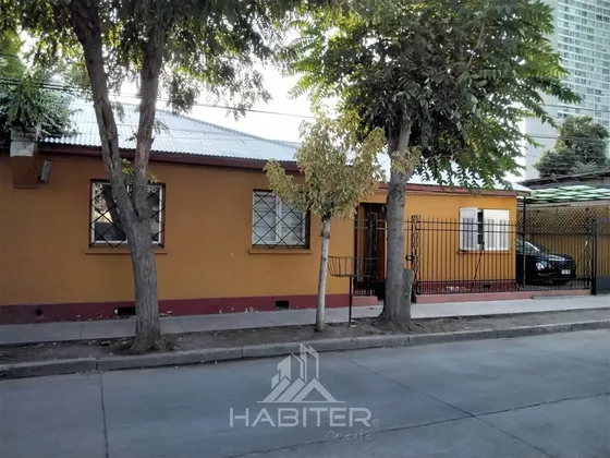 Casa En Venta De 6 Dorm. En Estación Central