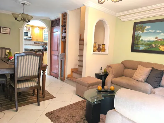 Casa Esquinera En Venta En Conjunto Cerrado