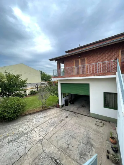Ramos Mejia- Venta- Edificio Industrial Con Amplia Vivienda De Categoria