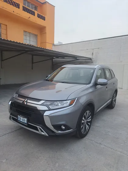 Mitsubishi Outlander 2.4 Se Plus Cvt