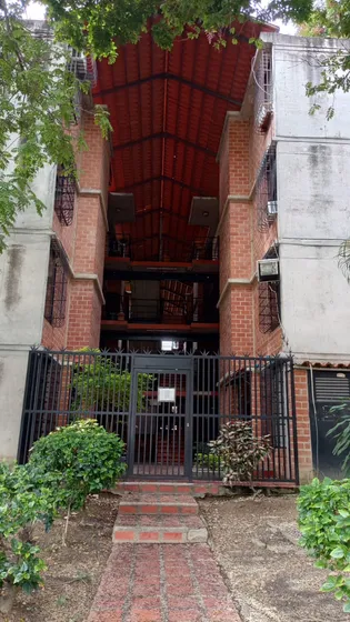 Solo A Persona Juridica, Alquilo Apartamento Original, Sin Muebles Ni Enseres