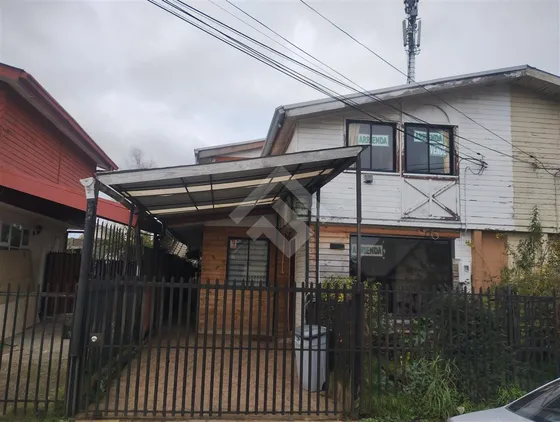 Vendemos Casa De 5d, 2b Con Excelente Ubicación En Valdivia
