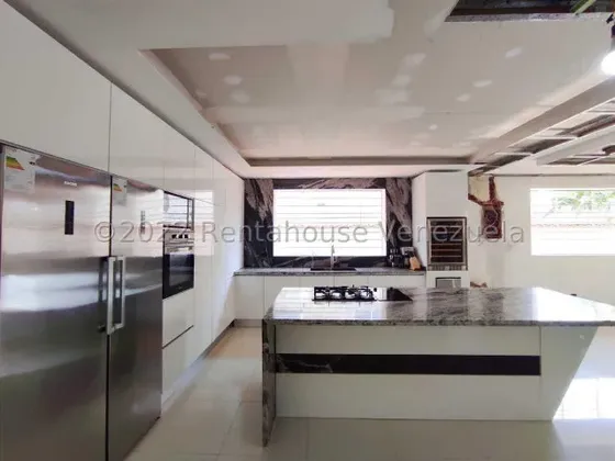 Casa Quinta Con Piscina En Venta El Limon Los Rauseos Maracay 25-15637 Avel