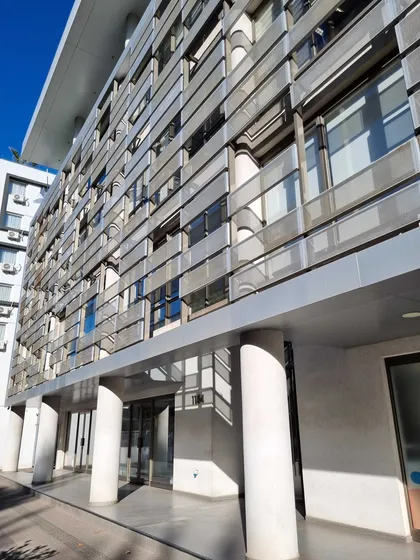 Amplio Local Comercial Arriendo (88523)