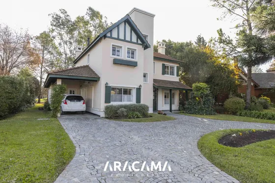 Casa En Venta 6 Ambientes En Saint Thomas Norte - Canning