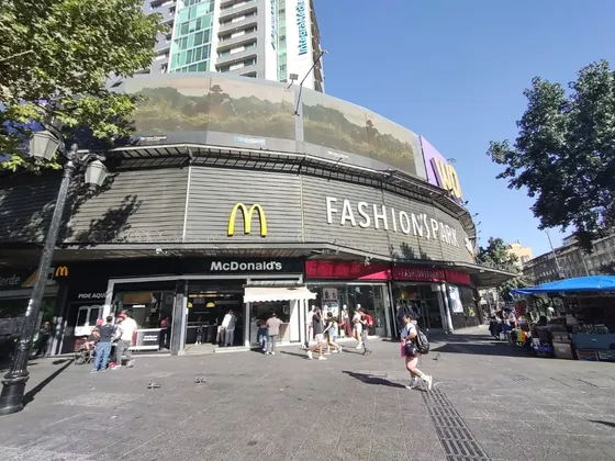 Arriendo Local Comercial De 652 M2, En Centro De Santiago