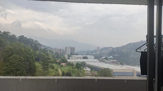 Vendo Apartamento De 53 M², Piso 18 En Flores Del Campo En La Estrella