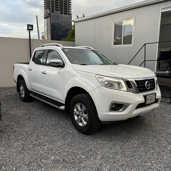 Nissan Np300 Frontier 2.5 Le Aa Mt