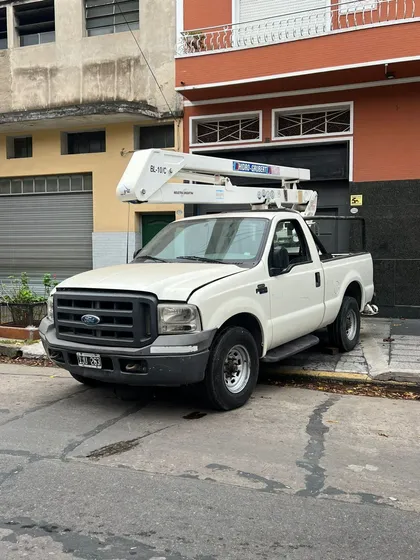 Ford F-100 3.9 Cab. Simple Xl Plus Mp3+4x2