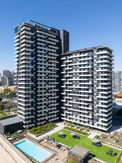 Arriendo Local Comercial Nuevo Frente A Metro Irarrázaval