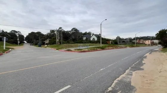 Terreno En San Francisco, Piriapolis, Esquina Frente Al Mar